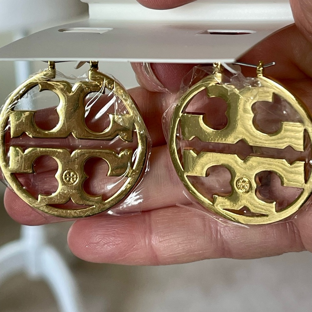 Tory Burch Gold and Green Circle Earrings - Picture 5 of 8